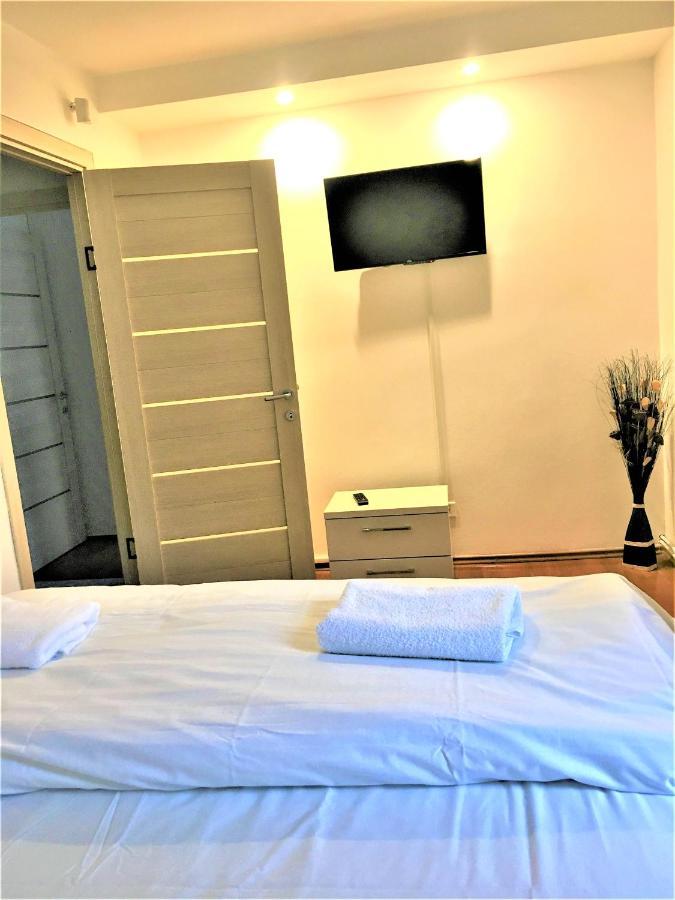 Large Apartment In Ultra-Central Location Braşov Exterior foto